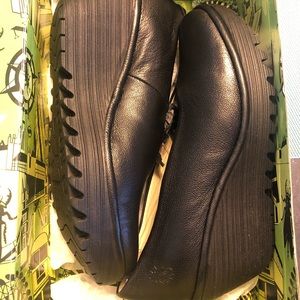 FLY London Yaz Size 38 (NWB)